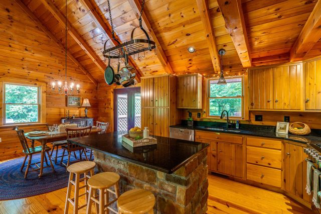 635 LAUREL RIDGE RD, Reinholds, PA 17569