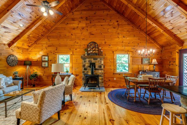 635 LAUREL RIDGE RD, Reinholds, PA 17569