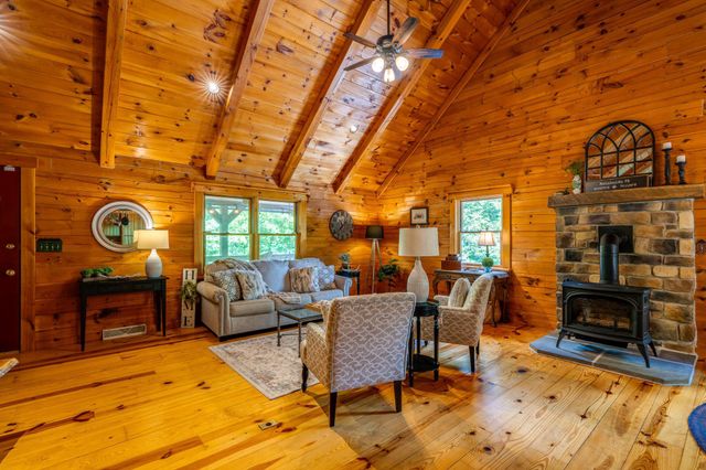 635 LAUREL RIDGE RD, Reinholds, PA 17569