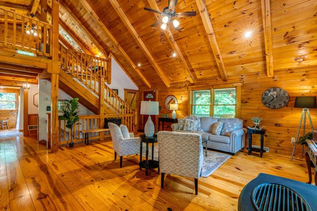 635 LAUREL RIDGE RD, Reinholds, PA 17569
