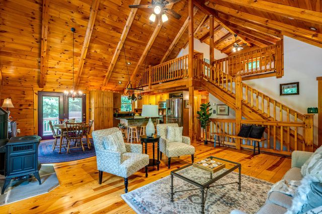 635 LAUREL RIDGE RD, Reinholds, PA 17569
