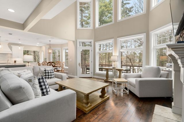 7 Pettee's Pond Lane, Walpole, MA 02081