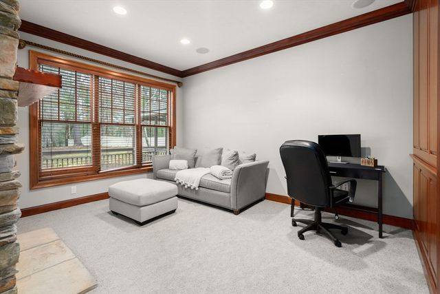 7 Pettee's Pond Lane, Walpole, MA 02081