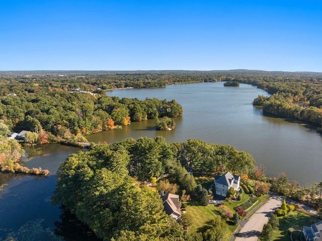 7 Pettee's Pond Lane, Walpole, MA 02081