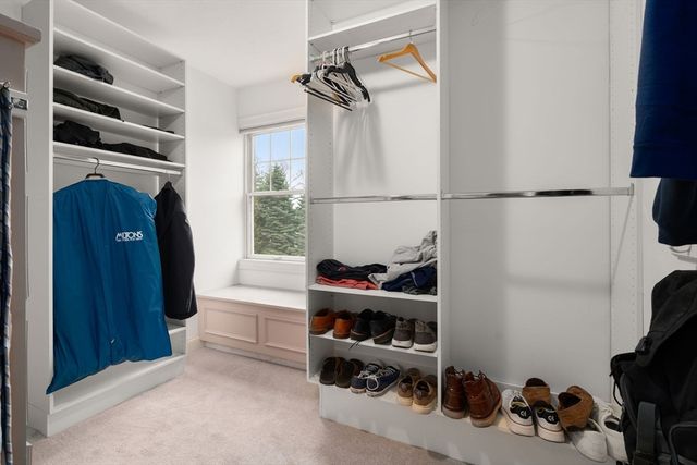 7 Pettee's Pond Lane, Walpole, MA 02081