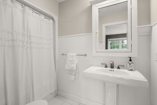 7 Pettee's Pond Lane, Walpole, MA 02081