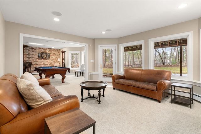 7 Pettee's Pond Lane, Walpole, MA 02081