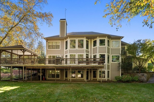 7 Pettee's Pond Lane, Walpole, MA 02081