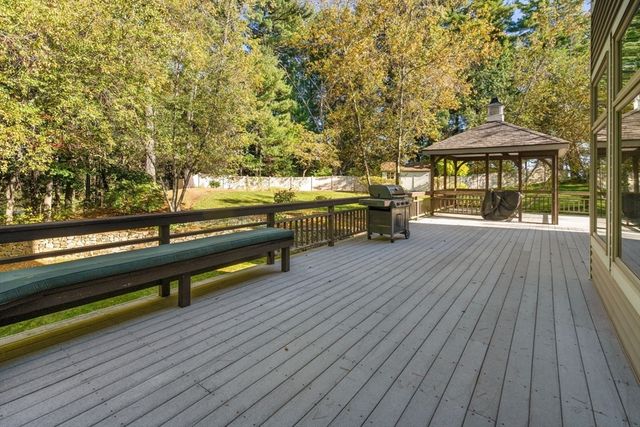 7 Pettee's Pond Lane, Walpole, MA 02081