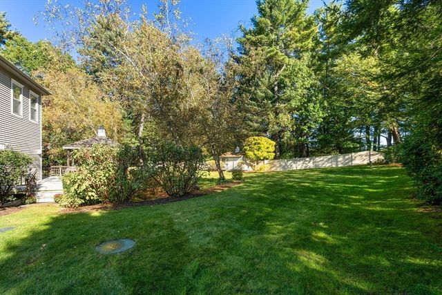 7 Pettee's Pond Lane, Walpole, MA 02081