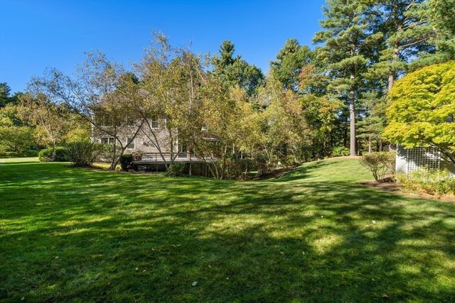7 Pettee's Pond Lane, Walpole, MA 02081