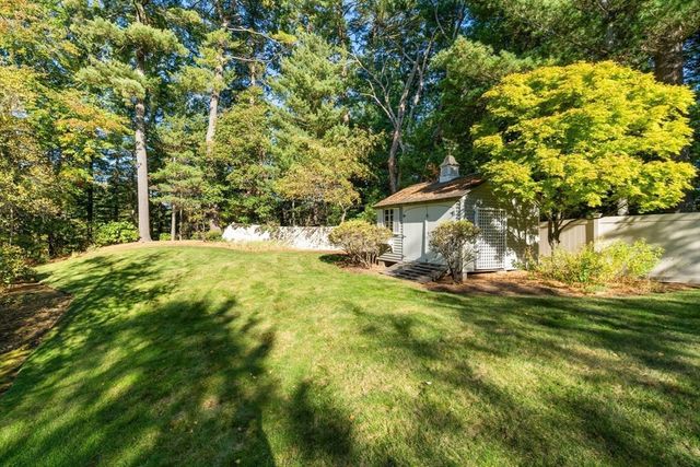 7 Pettee's Pond Lane, Walpole, MA 02081