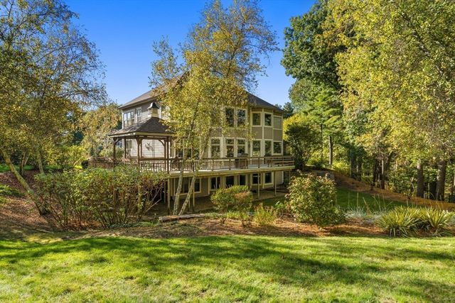 7 Pettee's Pond Lane, Walpole, MA 02081
