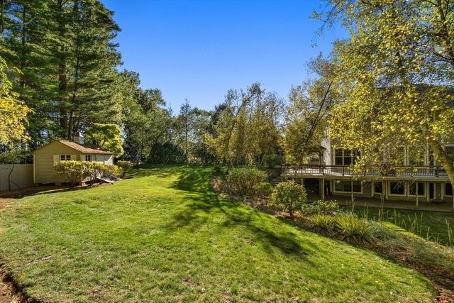 7 Pettee's Pond Lane, Walpole, MA 02081