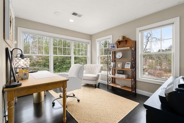 7 Pettee's Pond Lane, Walpole, MA 02081