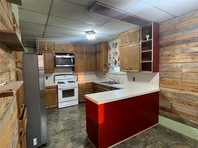 215 W Main Street, Lometa, TX 76853