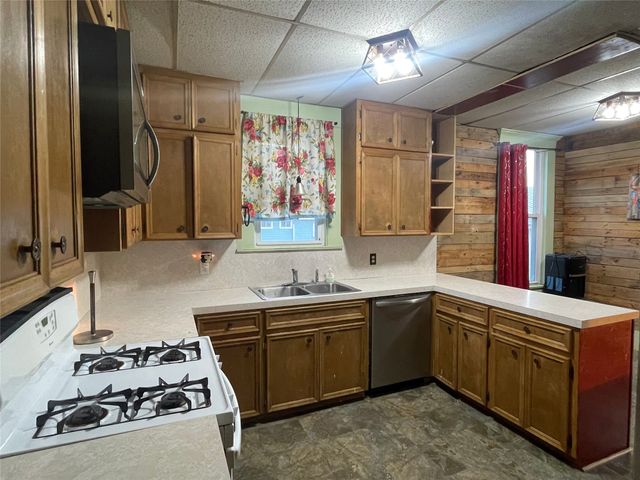 215 W Main Street, Lometa, TX 76853