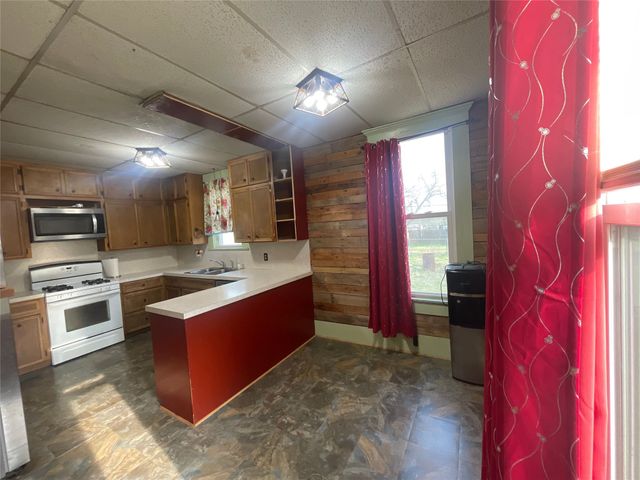 215 W Main Street, Lometa, TX 76853