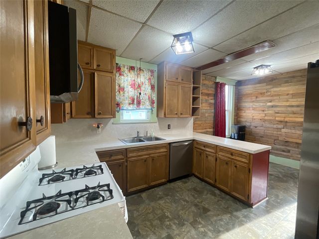 215 W Main Street, Lometa, TX 76853