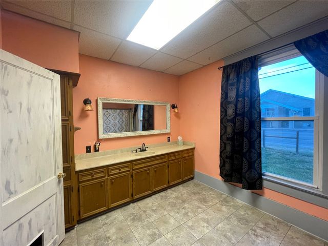 215 W Main Street, Lometa, TX 76853