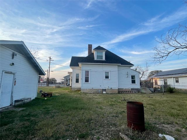 215 W Main Street, Lometa, TX 76853