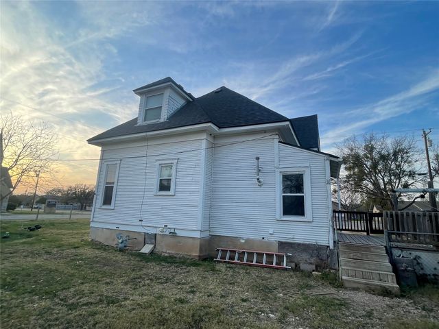 215 W Main Street, Lometa, TX 76853