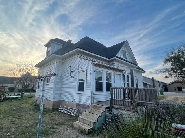 215 W Main Street, Lometa, TX 76853