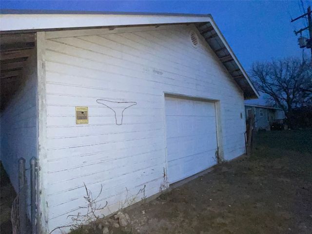 215 W Main Street, Lometa, TX 76853