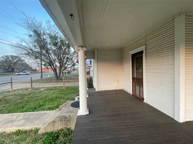 215 W Main Street, Lometa, TX 76853