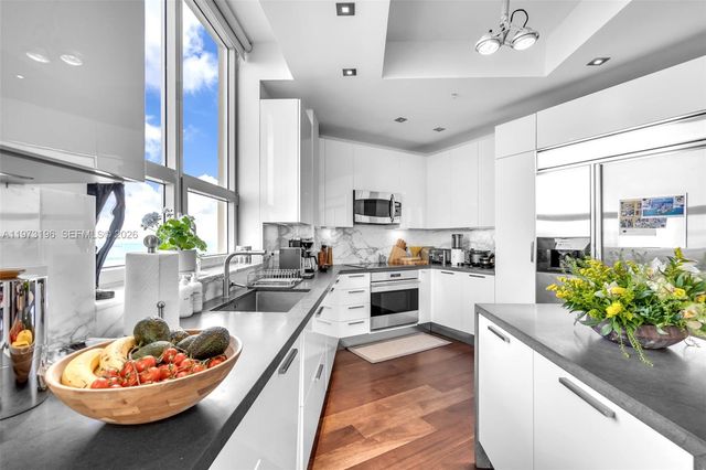 848 Brickell Key Dr LPH4401, Miami, FL 33131