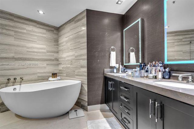 848 Brickell Key Dr LPH4401, Miami, FL 33131