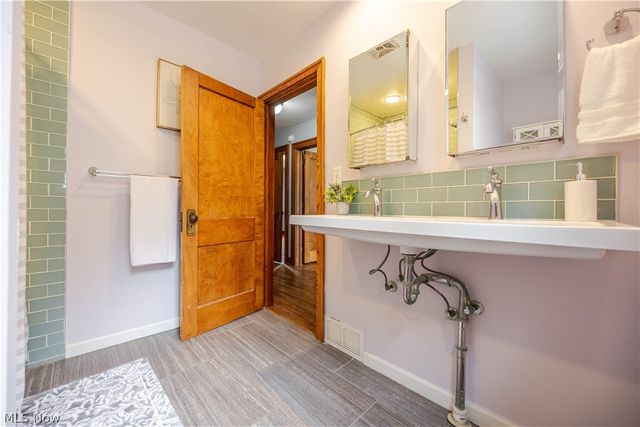 2529 Whitelaw Street, Cuyahoga Falls, OH 44221