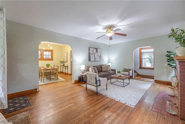 2529 Whitelaw Street, Cuyahoga Falls, OH 44221
