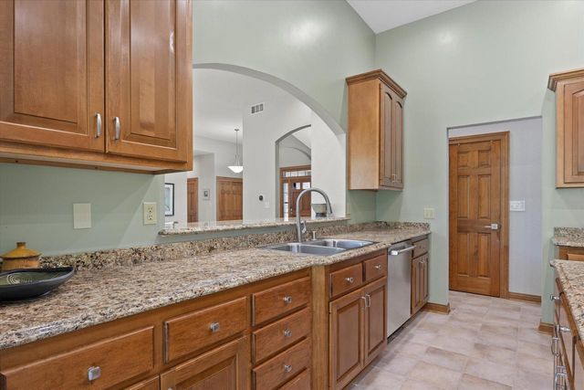 N74W16142 Stonewood DRIVE, Menomonee Falls, WI 53051