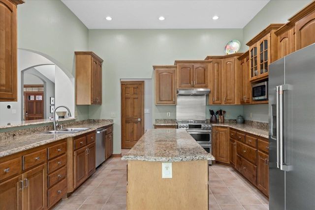 N74W16142 Stonewood DRIVE, Menomonee Falls, WI 53051