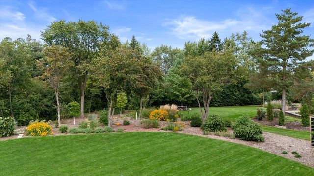 N74W16142 Stonewood DRIVE, Menomonee Falls, WI 53051