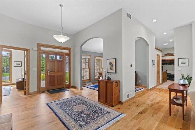 N74W16142 Stonewood DRIVE, Menomonee Falls, WI 53051