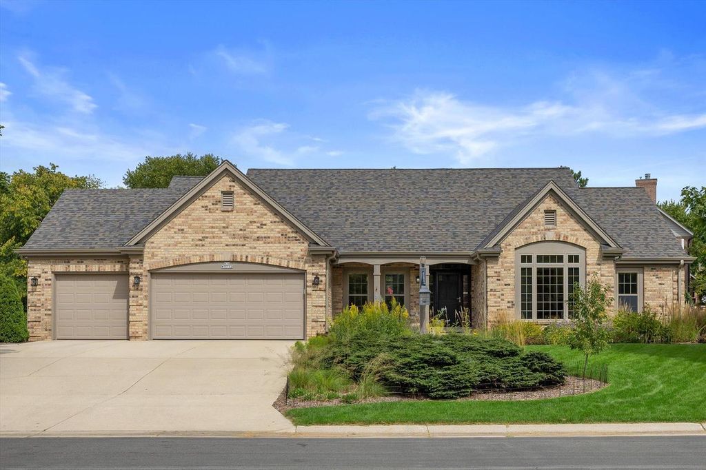 N74W16142 Stonewood DRIVE, Menomonee Falls, WI 53051