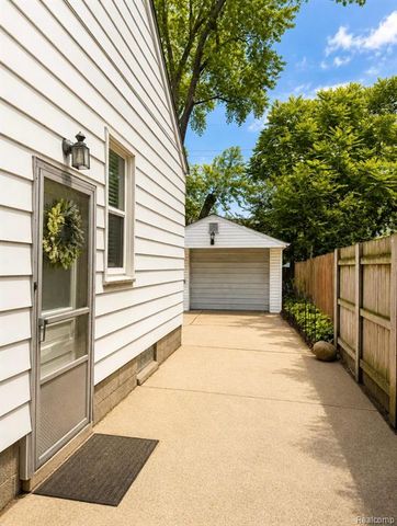 320 Flowerdale Street, Ferndale, MI 48220