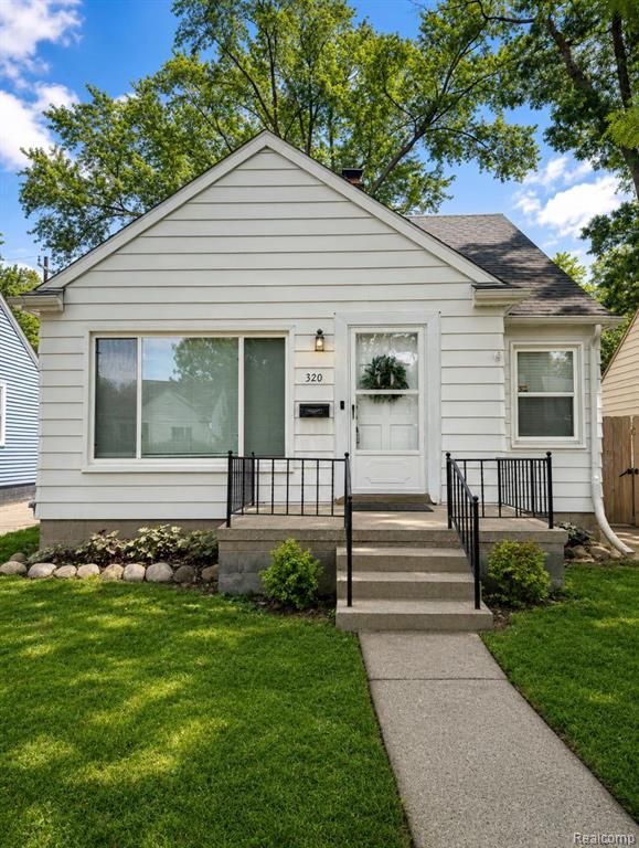 320 Flowerdale Street, Ferndale, MI 48220