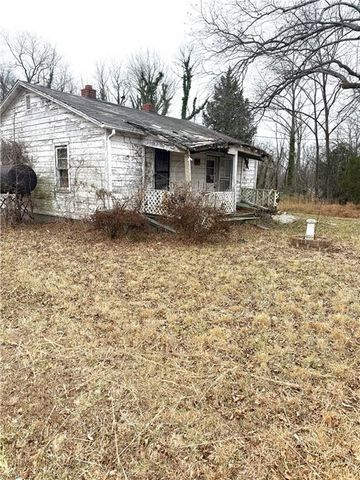 705 W Harrison Street, Reidsville, NC 27320