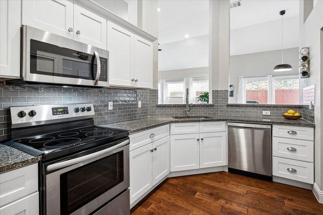 2152 Arbor Creek Drive, Carrollton, TX 75010