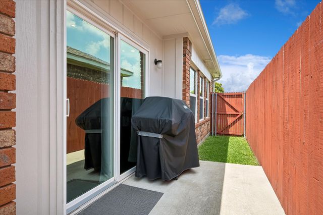 2152 Arbor Creek Drive, Carrollton, TX 75010