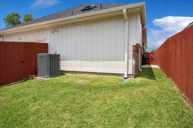 2152 Arbor Creek Drive, Carrollton, TX 75010