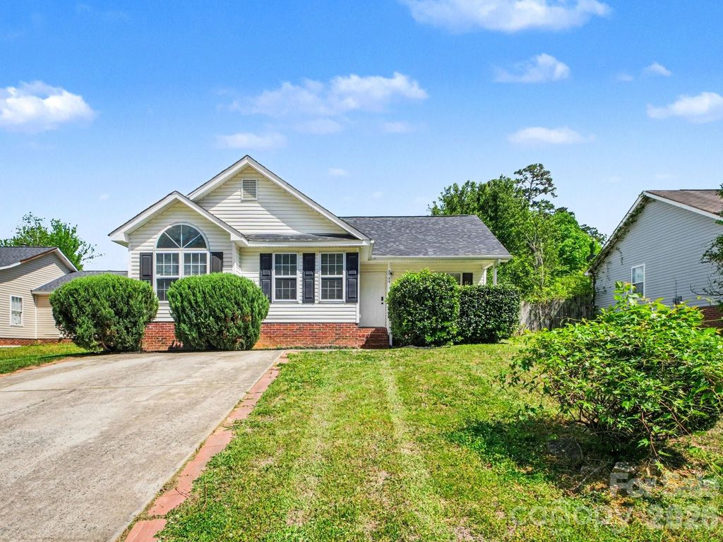 3744 Capps Hill Drive, Charlotte, NC 28216
