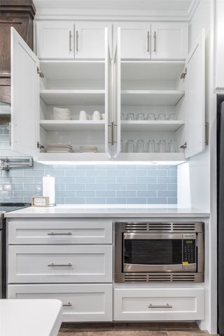696 N Center Street, Arlington, TX 76011