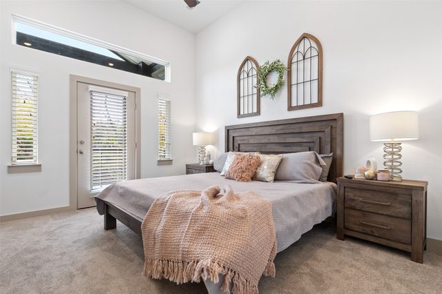 696 N Center Street, Arlington, TX 76011