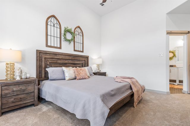 696 N Center Street, Arlington, TX 76011