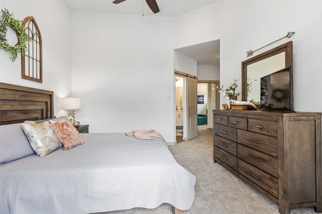 696 N Center Street, Arlington, TX 76011