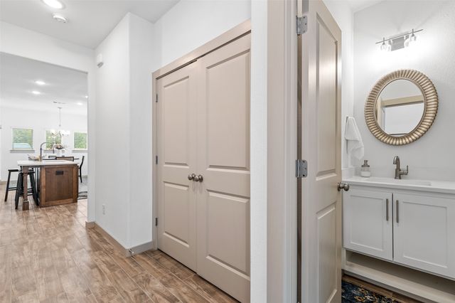 696 N Center Street, Arlington, TX 76011